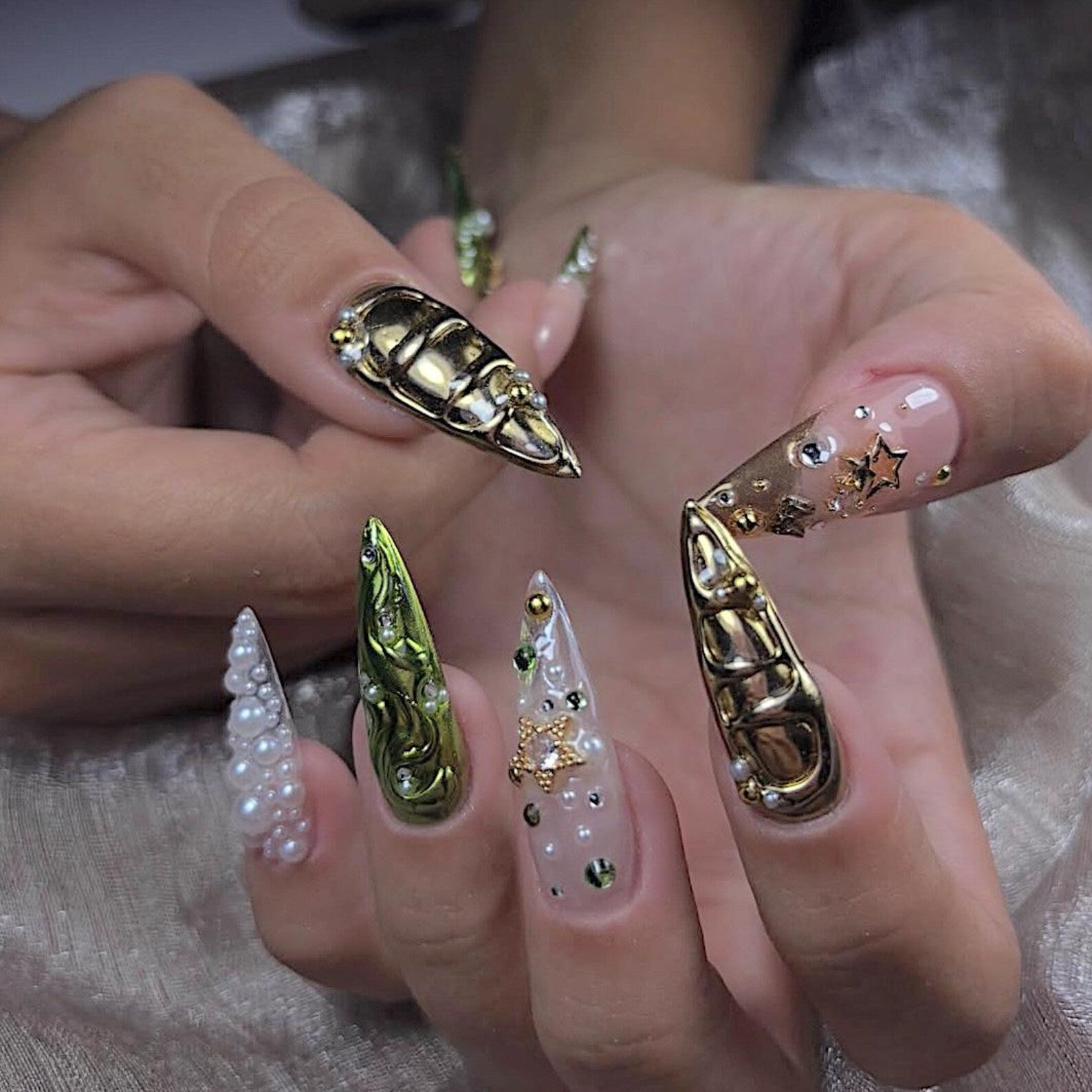 Emerald Gold Pearl Celestial Star Press On Nails