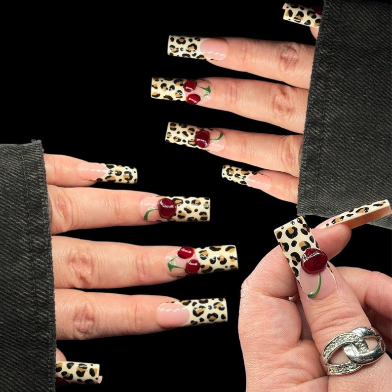 Sweet Festive Delight Press On Nails