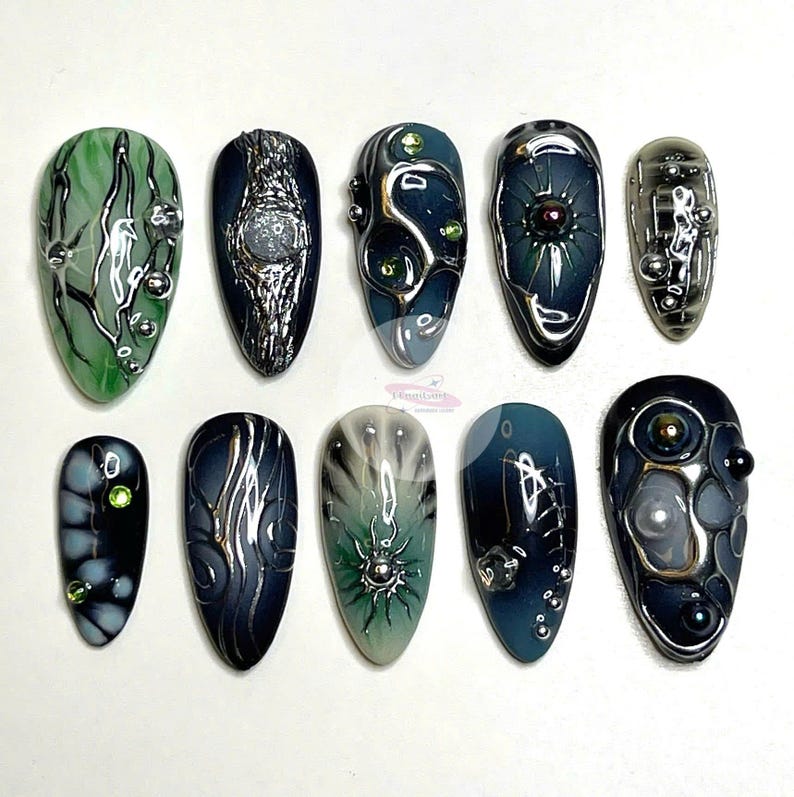 Dark Green Abstract Artistic Press On Nails