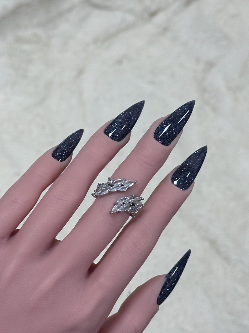 Scorpion Chain Press On Nails