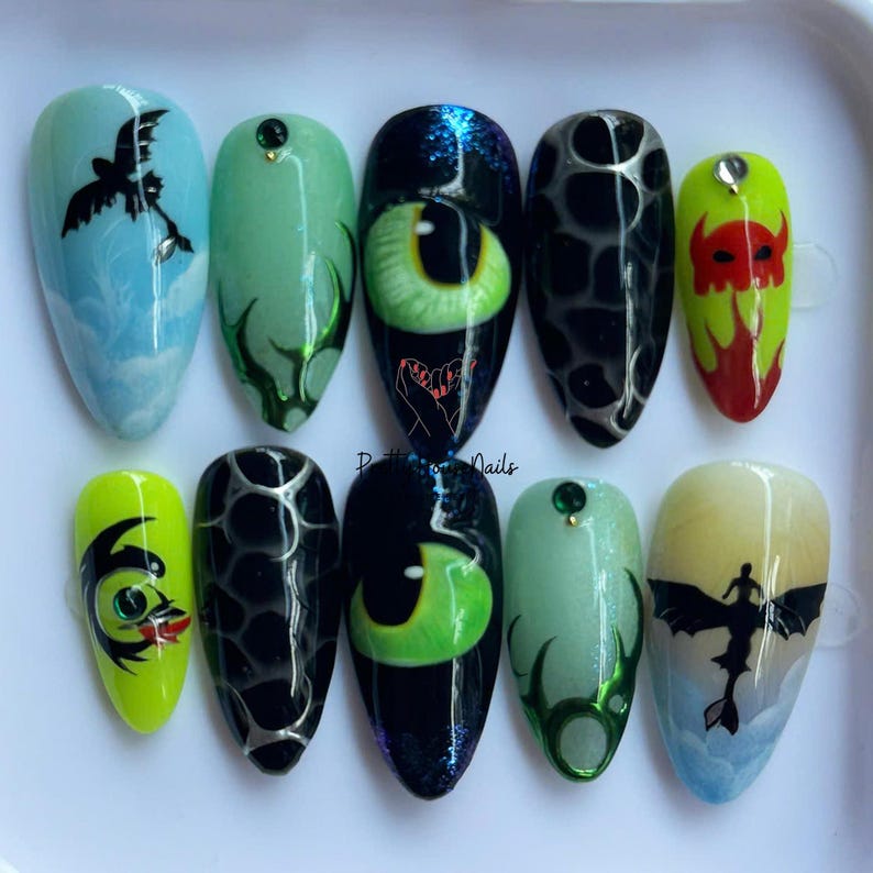 Abstract Gold Elegance Press On Nails