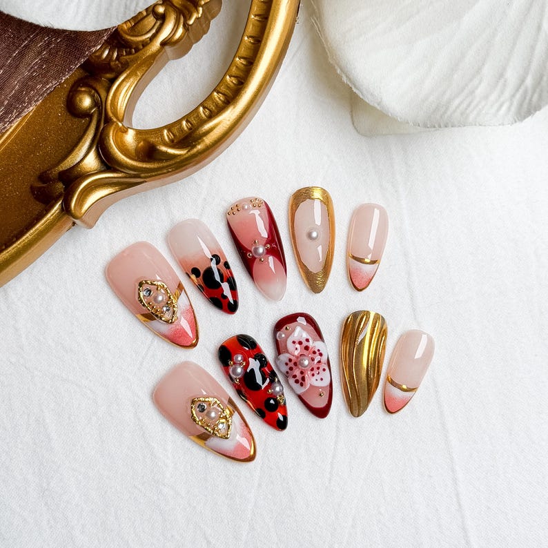 Glamorous Golden Edge Floral Luxury Press On Nails