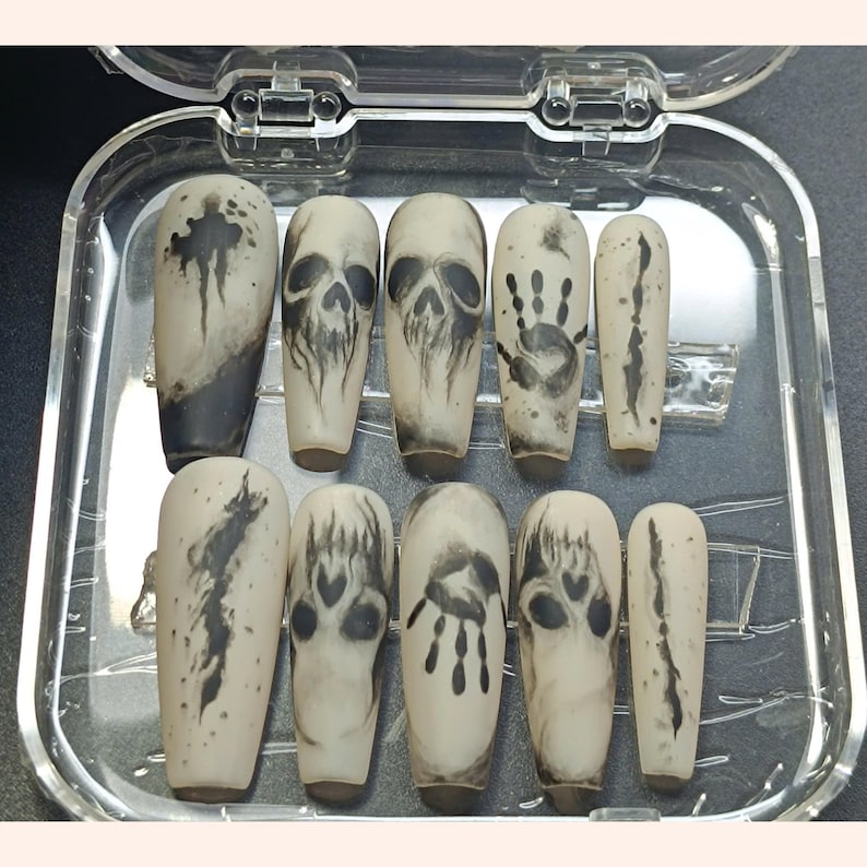 Haunted Ghost Skull 3D Spooky Gothic Press On Nails