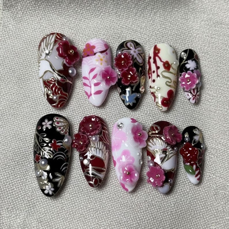 Elegant Floral Heritage Press On Nails