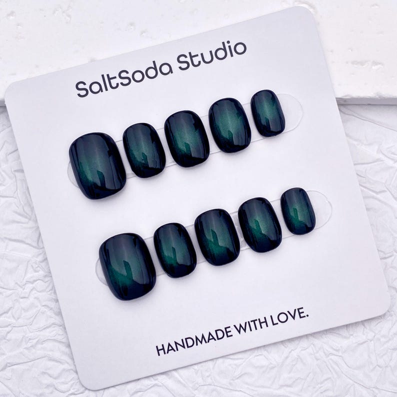 Emerald Velvet Cat Eye Press On Nails