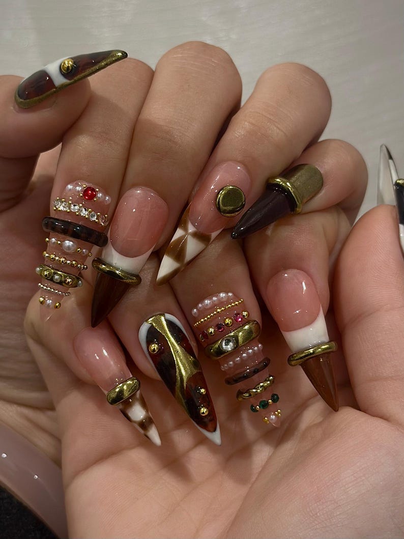 Brown Gold Sculptural Ring Luxury Press On Nails