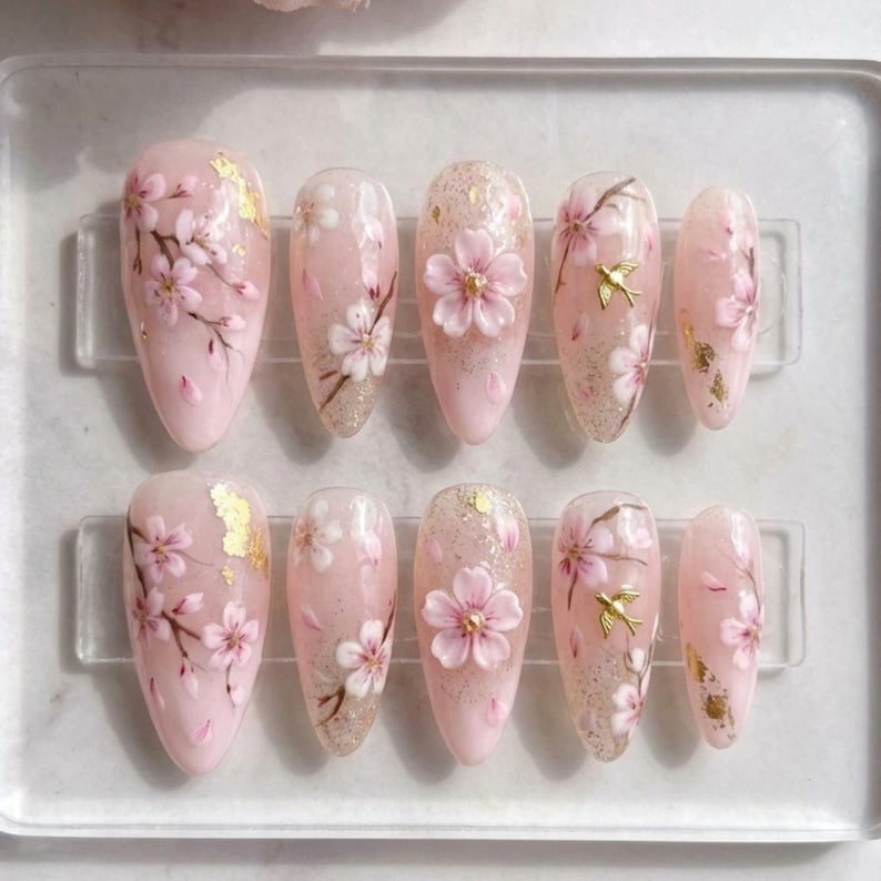 Minimalist Floral Elegance Press On Nails