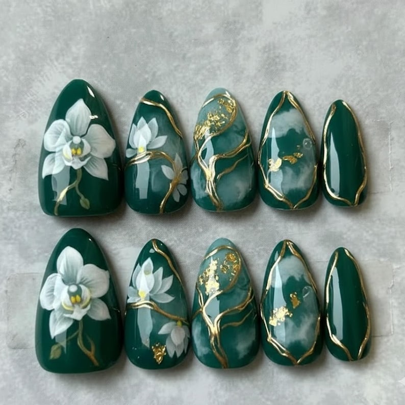 Glossy Emerald Luxury Elegant Press On Nails