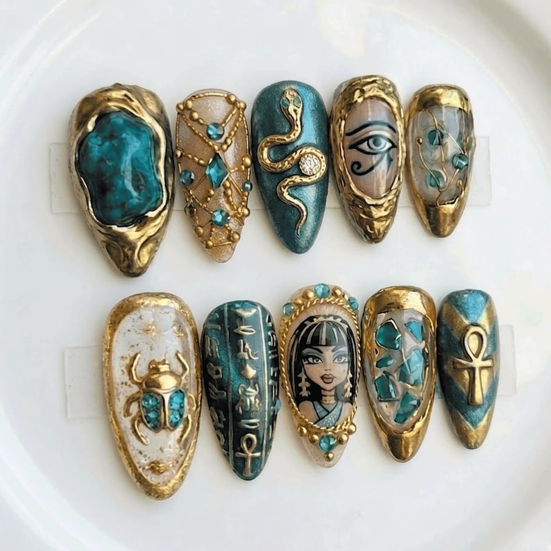 Luxury Gold Ornate Royal Elegance Press On Nails