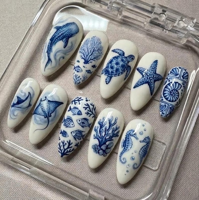 Elegant Blue Porcelain Press On Nails