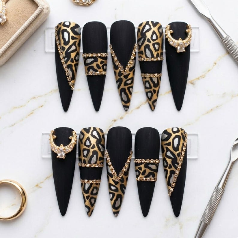 Elegant Pearl Bloom Press On Nails