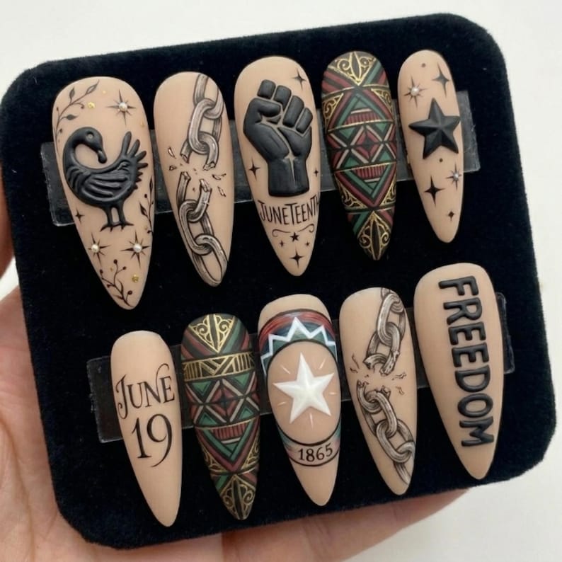 Bold Heritage Statement Press On Nails