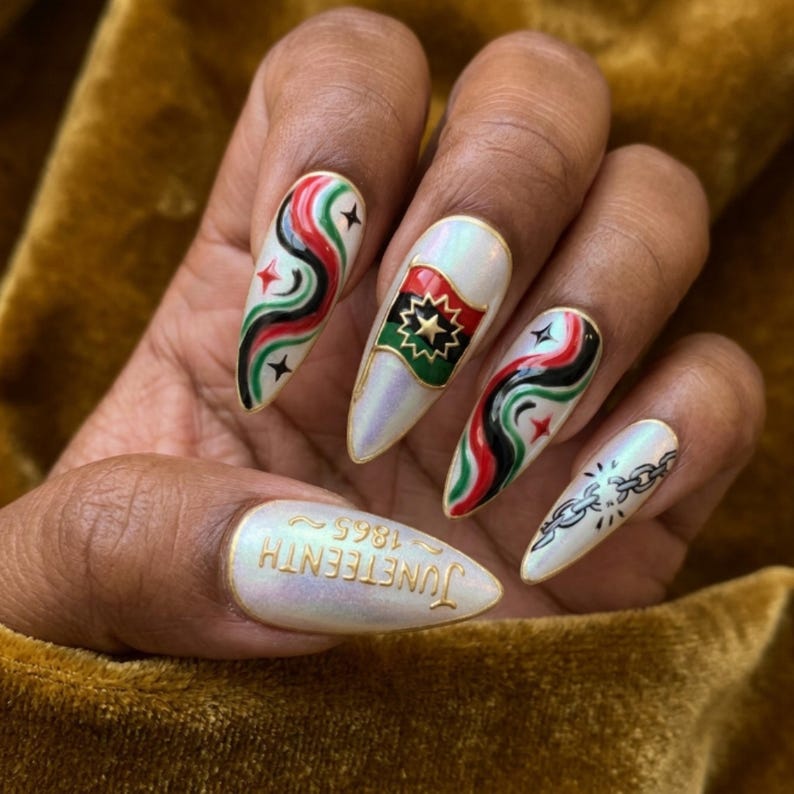 Elegant Heritage Wave Press On Nails
