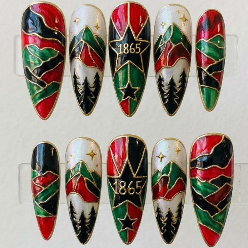 Bold Mountain Landscape Press On Nails