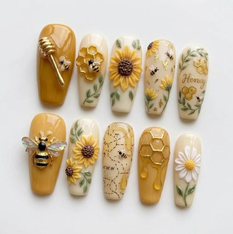 Cute Honeybee Garden Cottagecore Press On Nails