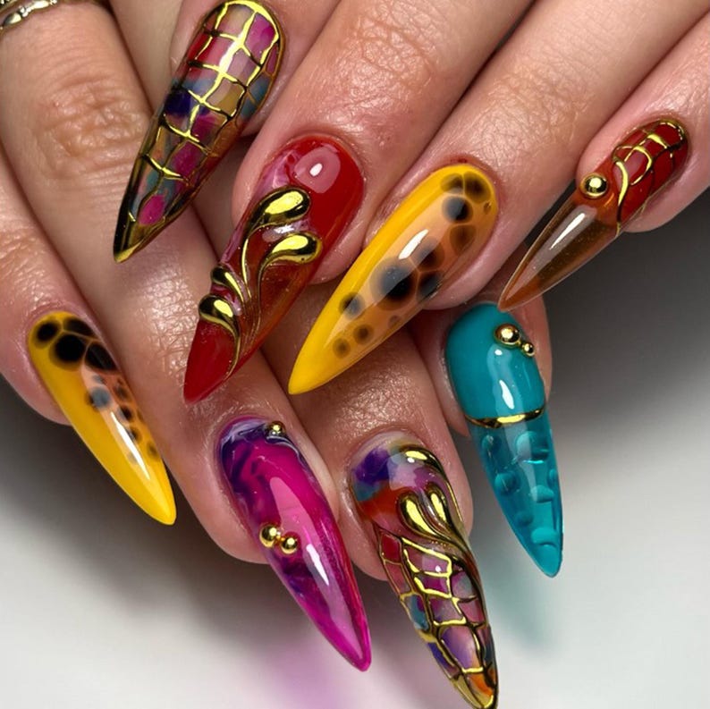 Classic Gold Accent Press On Nails
