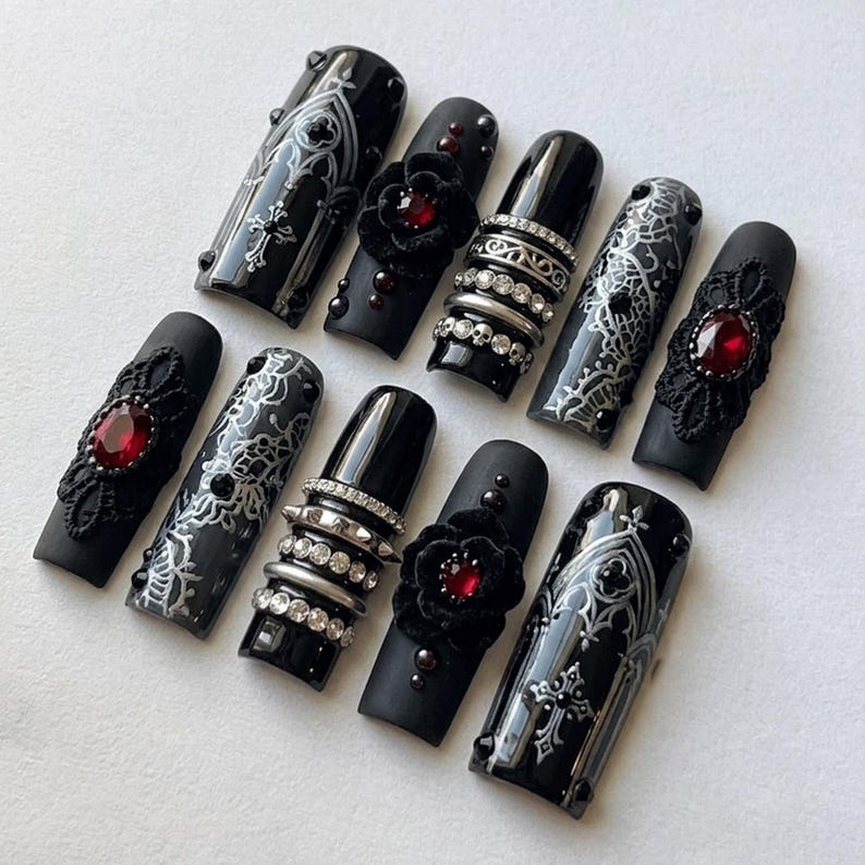 Elegant Victorian Gothic Press On Nails